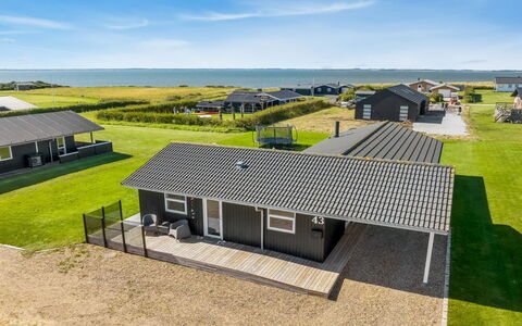 Ginia - 150M to the Fjord: Loft, Gulvbelægning, Indretning, Etage, Kompositmateriale, Møbel, Udvej, Hotel, Design, Dagslys