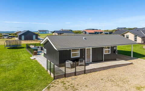 Ginia - 150M to the Fjord: Loft, Gulvbelægning, Indretning, Etage, Kompositmateriale, Møbel, Udvej, Hotel, Design, Dagslys