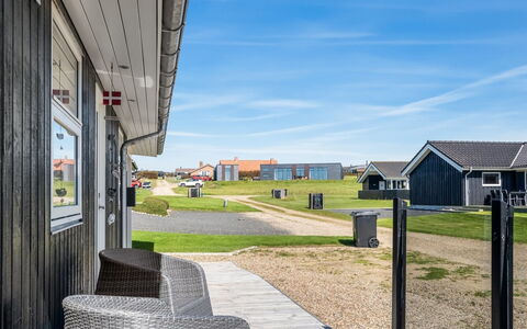 Ginia - 150M to the Fjord: Loft, Gulvbelægning, Indretning, Etage, Kompositmateriale, Møbel, Udvej, Hotel, Design, Dagslys