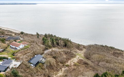 Heera - 100M to the Fjord: Møbel, Indretning, Gulvbelægning, Træ, Etage, Loft, Trægulve, Stol, Bord, Belysning