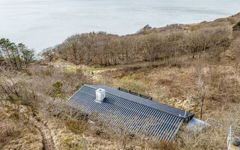 Heera - 100M to the Fjord: Møbel, Indretning, Gulvbelægning, Træ, Etage, Loft, Trægulve, Stol, Bord, Belysning