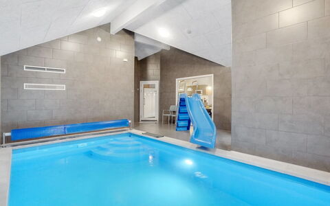 Sibbe - 500M to the Fjord: Gulvbelægning, Loft, Etage, Udvej, Svømmepøl, Flise, Design, Hotel, Lysarmatur, Dagslys
