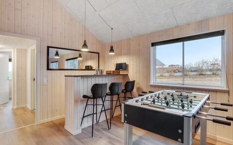 Sibbe - 500M to the Fjord: Træ, Loft, Indretning, Lysarmatur, Gulvbelægning, Hjem, Etage, Køkken, Værelse, Trægulve