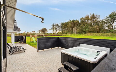 Sibbe - 500M to the Fjord: Svømmepøl, Gård, Skygge, Landscaping, Design, Dæk, Backyard, Hårdttræ, Gårdsplads, Eco Hotel