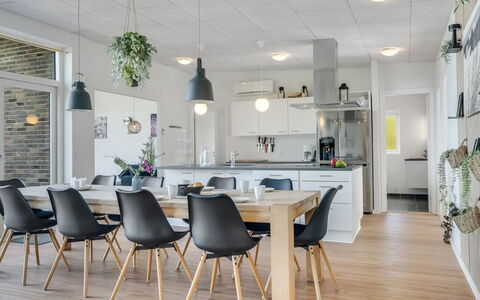 Eloise - 50M to the Fjord: Arkitektur, Tag, Hjem, Kompositmateriale, Dagslys, Sidespor, Indkørsel