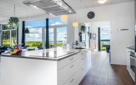 Eloise - 50M to the Fjord: Arkitektur, Tag, Hjem, Kompositmateriale, Dagslys, Sidespor, Indkørsel