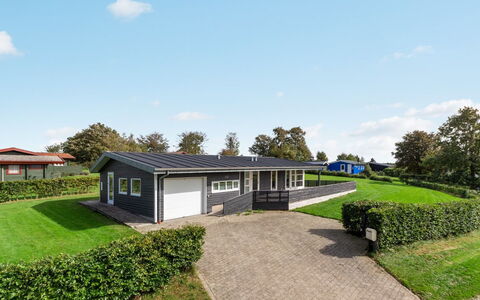 Sylvelin - 400M to the Fjord: Hjem, Hus, Boligområde, Tag, Sommerhus, Estate, Lawn, Have, Stuehus, Gård
