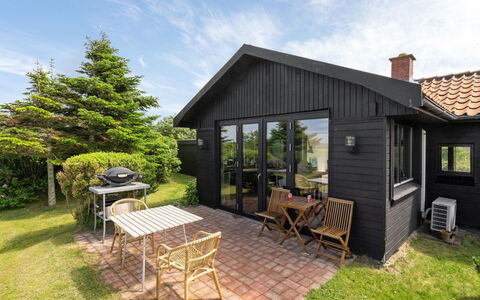 Lok - 90M to the Fjord: Træ, Tag, Arkitektur, Hjem, Hus, Sommerhus, Sidespor, Hårdttræ, Hældning, Estate
