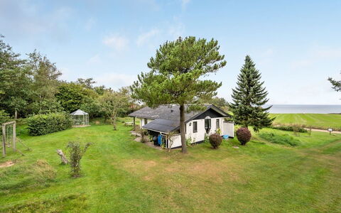 Kaleva - 200M to the Fjord: Træ, Tag, Hus, Sommerhus, Dør, Hjem, Sidespor, Land Lot, Garden Bygninger, Skur