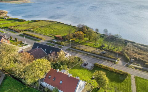 Rina - 30M to the Fjord: Tag, Hus, Land Lot, Hjem, Sommerhus, Estate, Garden Bygninger, Skygge, Bjælkehytte, Landscaping