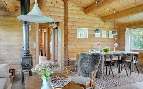 Thrine - 100M to the Fjord: Blå, Busk, Sommerhus, Bunddække, Have, Estate, Skygge, Landscaping, Stuehus, Eco Hotel
