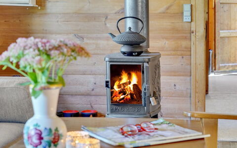 Thrine - 100M to the Fjord: Blå, Busk, Sommerhus, Bunddække, Have, Estate, Skygge, Landscaping, Stuehus, Eco Hotel