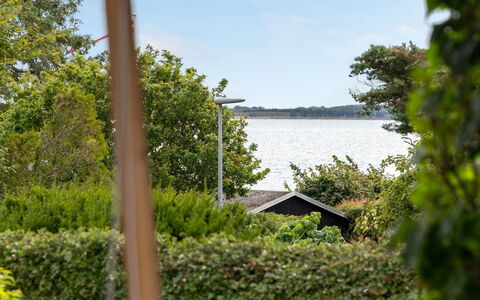 Regni - 300M to the Fjord: Boligområde, Tag, Forstad, Indkørsel, Estate, Skorsten