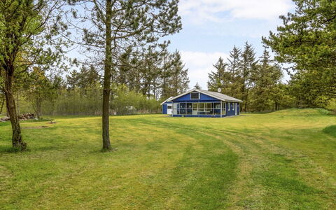 Mikkeline - 400M to the Fjord: Træ, Tag, Arkitektur, Hjem, Hus, Sommerhus, Sidespor, Hårdttræ, Hældning, Estate