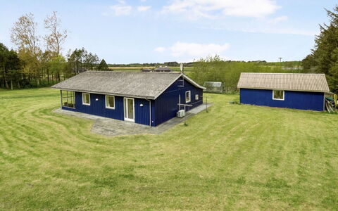 Mikkeline - 400M to the Fjord: Træ, Tag, Arkitektur, Hjem, Hus, Sommerhus, Sidespor, Hårdttræ, Hældning, Estate