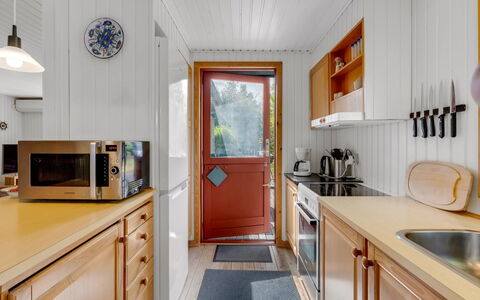 Brimi - 450M from the Sea: Gulvbelægning, Træ, Indretning, Køkken, Etage, Køkken Apparat, Countertop, Loft, Større Bandage, Værelse