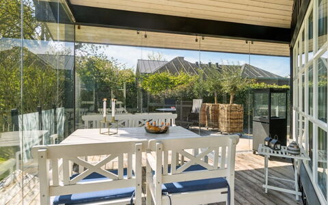 Elba - 100M from the Sea: Svømmepøl, Udendørs Møbler, Møbel, Udvej, Flise, Eco Hotel, Skygge, Stol, Fritid, Estate