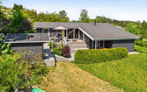Gerhild - 300M from the Sea: Hus, Tag, Hjem, Boligområde, Busk, Sommerhus, Estate, Have, Sidespor, Landscaping