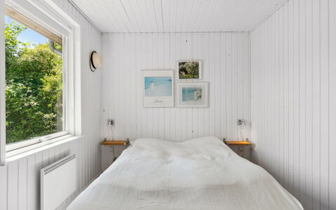 Gerhild - 300M from the Sea: Træ, Soveværelse, Loft, Gulvbelægning, Etage, Indretning, Sengetøj, Sengetøj, Seng, Bed Frame