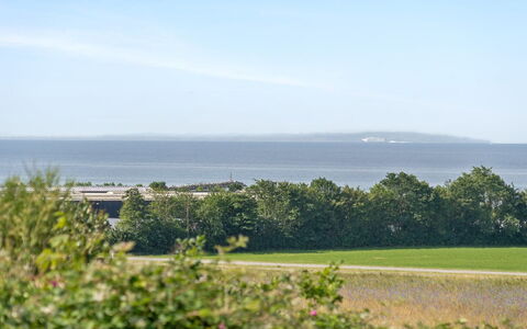 Drine - 700M from the Sea: Arkitektur, Tag, Hjem, Kompositmateriale, Dagslys, Sidespor, Indkørsel