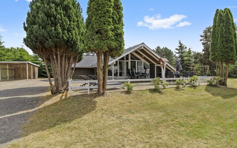 Dedo - 300M from the Sea: Tag, Hus, Land Lot, Hjem, Sommerhus, Estate, Garden Bygninger, Skygge, Bjælkehytte, Landscaping