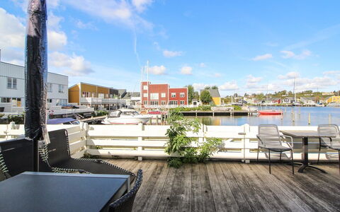 Nalle - 5M from the Sea: Boligområde, Tag, Forstad, Indkørsel, Estate, Skorsten