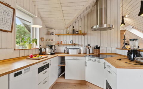 Stefani - 1Km from the Sea: Køkken, Countertop, Gulvbelægning, Træ, Indretning, Loft, Køkken Apparat, Cabinetry, Lysarmatur, Etage
