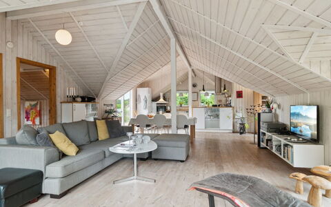 Stefani - 1Km from the Sea: Træ, Loft, Hjem, Sommerhus, Trægulve, Stue, Hårdttræ, Planke, Bjælkehytte