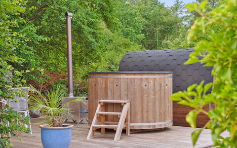 Stefani - 1Km from the Sea: Træ, Kompositmateriale, Have, Bejdse, Dæk, Hårdttræ, Backyard, Blomsterkrukke, Gård, Design