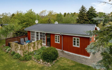 Vian - 200M from the Sea: Træ, Hus, Tag, Sommerhus, Busk, Hjem, Have, Sidespor, Garden Bygninger