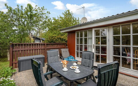 Vian - 200M from the Sea: Møbel, Udendørs Møbler, Stol, Bord, Dør, Udendørs Bord, Have, Backyard, Sommerhus, Gård