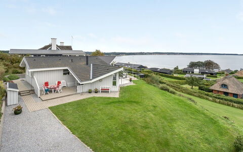 Eilen - 250M from the Sea: Tag, Hus, Hjem, Sommerhus, Dør, Sidespor, Dæk, Veranda, Planke, Hårdttræ