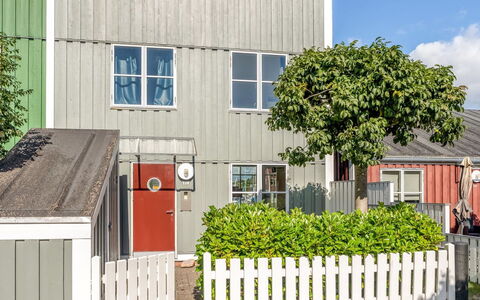 Milo - 5M from the Sea: Busk, Land Lot, Hjem, Kompositmateriale, Sidespor, Have, Stakit, Hegn, Gård, Home Fencing