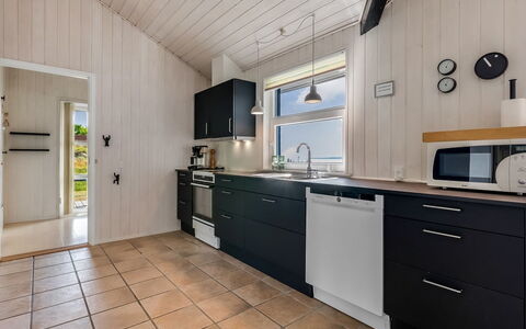 Sarita - 1Km from the Sea: Køkken, Gulvbelægning, Countertop, Træ, Større Bandage, Etage, Køkken Apparat, Indretning, Cabinetry, Loft