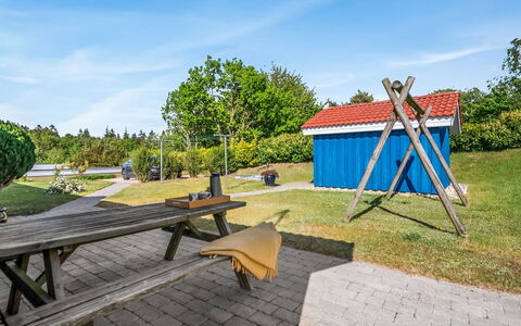 Sarita - 1Km from the Sea: Skygge, Lawn, Sommerhus, Have, Landscaping, Gård, Parkere, Garden Bygninger