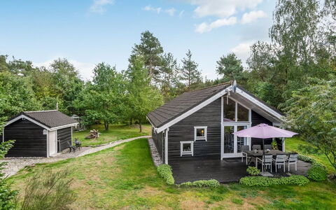 Fiallar - 7.5Km from the Sea: Boligområde, Tag, Forstad, Indkørsel, Estate, Skorsten