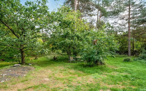 Fiallar - 7.5Km from the Sea: Boligområde, Tag, Forstad, Indkørsel, Estate, Skorsten