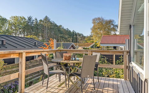 Gudserk - 50M from the Sea: Svømmepøl, Udendørs Møbler, Møbel, Udvej, Flise, Eco Hotel, Skygge, Stol, Fritid, Estate