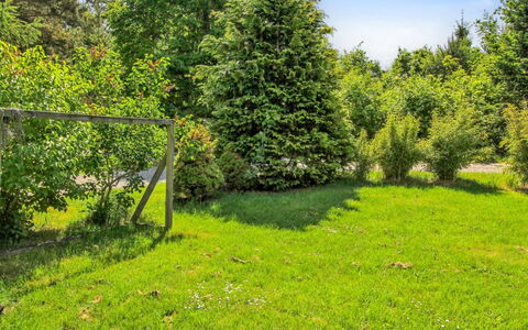 Nette - 300M from the Sea: Møbel, Indretning, Gulvbelægning, Træ, Etage, Loft, Trægulve, Stol, Bord, Belysning