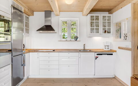 Eva - 1.5Km to the Fjord: Køkken, Gulvbelægning, Træ, Countertop, Indretning, Cabinetry, Køkken Apparat, Møbel, Loft, Større Bandage