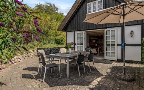Eva - 1.5Km to the Fjord: Tag, Hjem, Sommerhus, Busk, Have, Blomsterkrukke, Gårdhave, Udendørs Bord, Udendørs Møbler, Stuehus