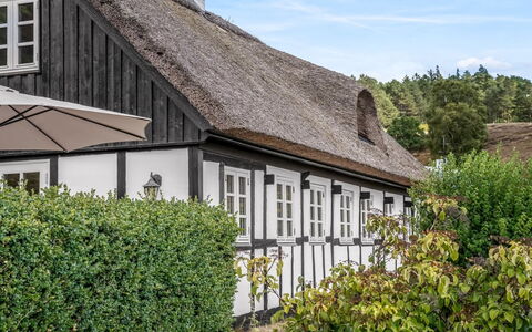 Eva - 1.5Km to the Fjord: Bygning, Vindue, Hus, Hjem, Tag, Sommerhus, Arkitektur, Dør, Stuehus, Estate