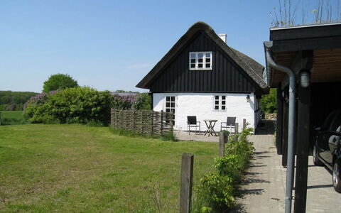 Eva - 1.5Km to the Fjord: Køkken, Countertop, Køkken Apparat, Gulvbelægning, Cabinetry, Indretning, Større Bandage, Etage, Hjem, Møbel