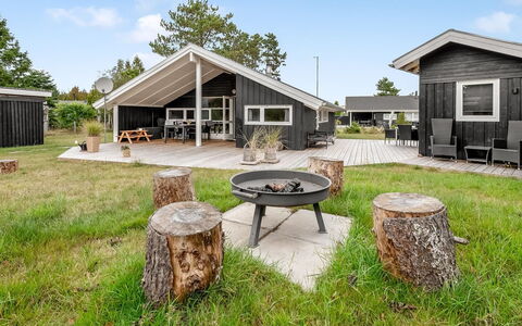 Raafael - 175M from the Sea: Svømmepøl, Udendørs Møbler, Møbel, Udvej, Flise, Eco Hotel, Skygge, Stol, Fritid, Estate