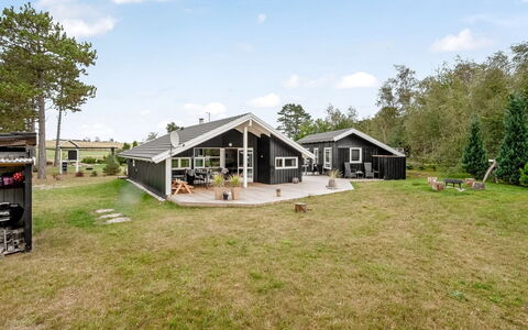 Raafael - 175M from the Sea: Svømmepøl, Udendørs Møbler, Møbel, Udvej, Flise, Eco Hotel, Skygge, Stol, Fritid, Estate