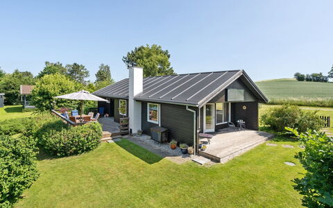Hila - 900M from the Sea: Træ, Tag, Hus, Sommerhus, Dør, Hjem, Sidespor, Land Lot, Garden Bygninger, Skur