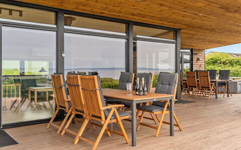 Mahilo - 300M from the Sea: Svømmepøl, Udendørs Møbler, Møbel, Udvej, Flise, Eco Hotel, Skygge, Stol, Fritid, Estate