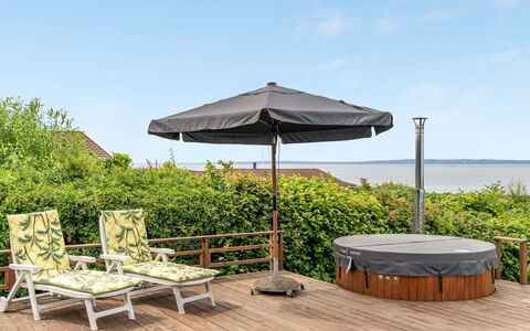 Mahilo - 300M from the Sea: Svømmepøl, Udendørs Møbler, Møbel, Udvej, Flise, Eco Hotel, Skygge, Stol, Fritid, Estate
