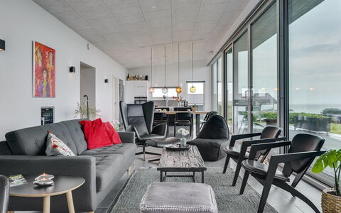 Alyna - 200M from the Sea: Møbel, Indretning, Gulvbelægning, Etage, Stol, Couch, Loft, Stue, Træ, Værelse