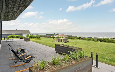 Alyna - 200M from the Sea: Græs, Sky, Land Lot, Bunddække, Have, Lawn, Landscaping, Estate, Skygge, Walkway